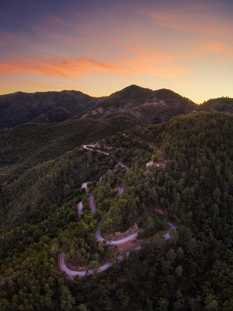 Miniatura para la categoría aérea con vista panorámica del atardecer con carretera desde arriba