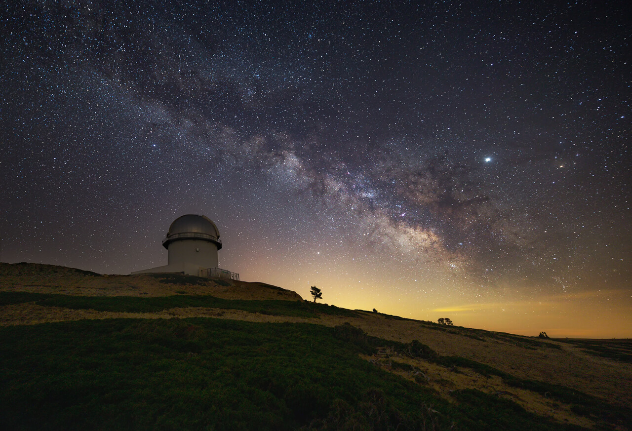 Vía Láctea cerca del observatorio astrofísico de javalambre